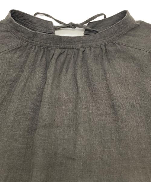 23区（ニジュウサンク）23区 (ニジュウサンク) LIBECO (リベコ) リネン ティアード チュニック ブラウス オリーブ サイズ:38 未使用品の古着・服飾アイテム