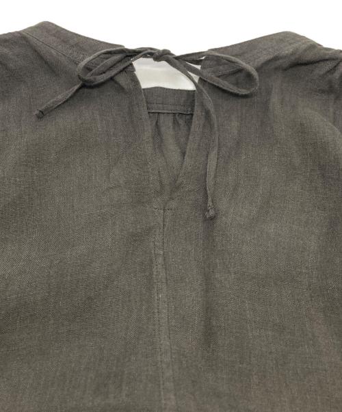 23区（ニジュウサンク）23区 (ニジュウサンク) LIBECO (リベコ) リネン ティアード チュニック ブラウス オリーブ サイズ:38 未使用品の古着・服飾アイテム