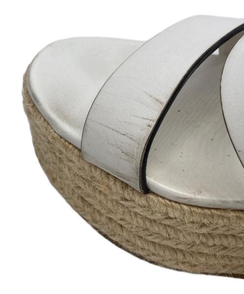 MIU MIU（ミュウミュウ）MIU MIU (ミュウミュウ) レザージュエルバックルプラットフォームサンダル ホワイト×ベージュ サイズ:36 1/2の古着・服飾アイテム