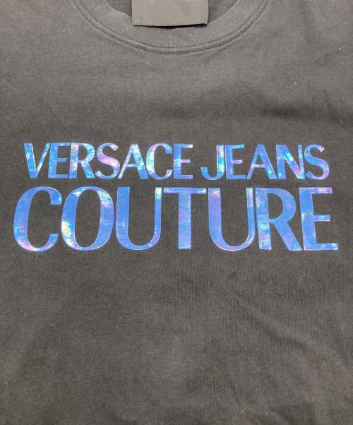 VERSACE JEANS COUTURE（ヴェルサーチ ジーンズクチュール）VERSACE JEANS COUTURE (ヴェルサーチ ジーンズクチュール) ホロロゴプリントTシャツ ブラック サイズ:Ｍの古着・服飾アイテム