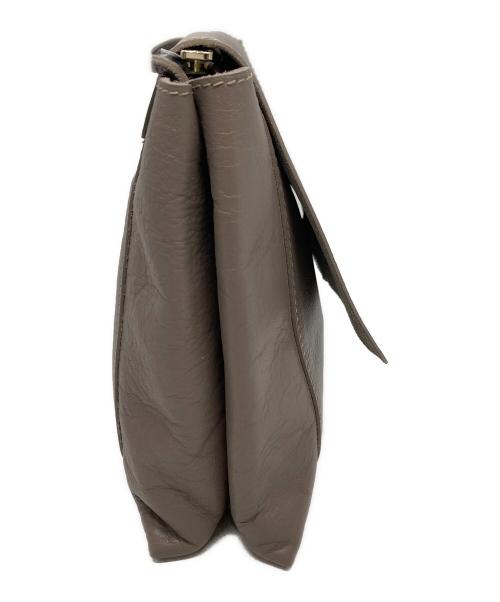 HELEN KAMINSKI（ヘレンカミンスキー）HELEN KAMINSKI (ヘレンカミンスキー) レザーショルダーバッグ ベージュの古着・服飾アイテム