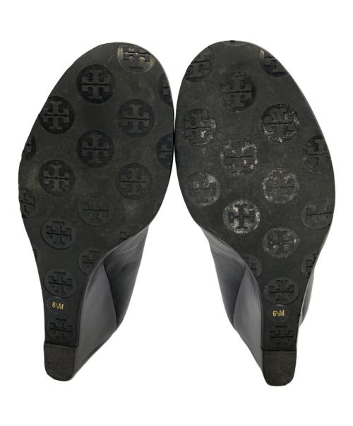 TORY BURCH（トリーバーチ）TORY BURCH (トリーバーチ) サリーウェッジ パンプス ブラック サイズ:6 1/2の古着・服飾アイテム