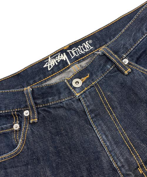 stussy（ステューシー）stussy (ステューシー) バックポケットロゴプリント デニムパンツ インディゴ サイズ:32の古着・服飾アイテム