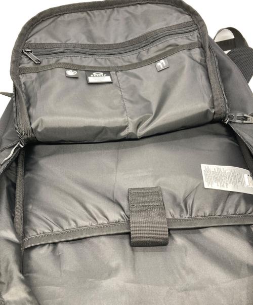 OAKLEY（オークリー）OAKLEY (オークリー) エッセンシャル バックパック M 6.0 ブラックの古着・服飾アイテム
