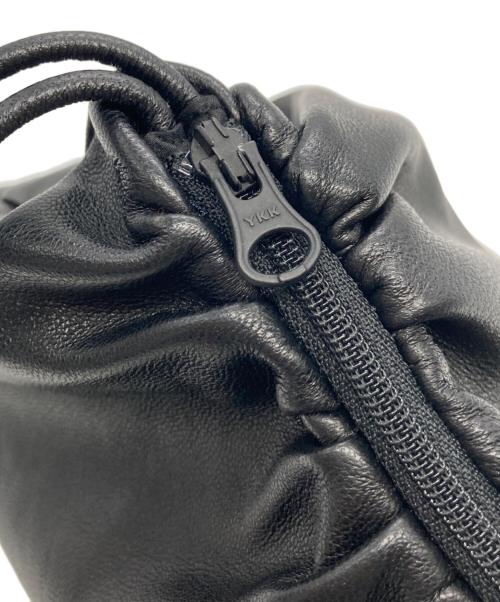 AMOMENTO（アモーメント）AMOMENTO (アモーメント) LEATHER SHRRING BAG ブラック サイズ:OSの古着・服飾アイテム