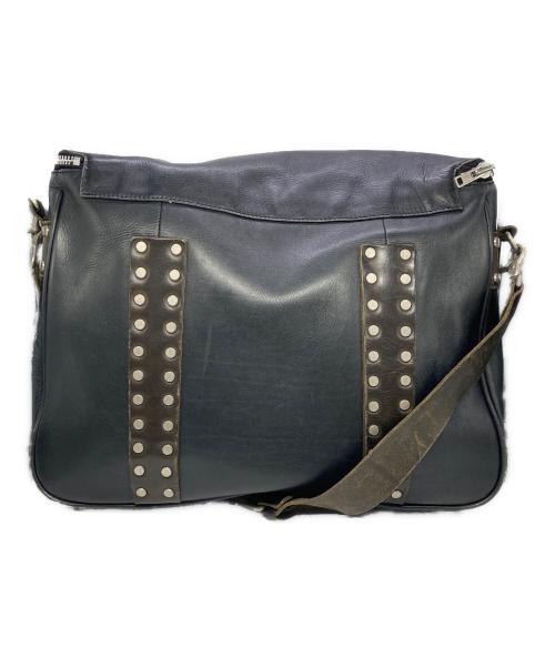 Yohji Yamamoto pour homme（ヨウジヤマモト プールオム）Yohji Yamamoto pour homme (ヨウジヤマモト プールオム) スタッズレザーショルダーバッグ ブラックの古着・服飾アイテム