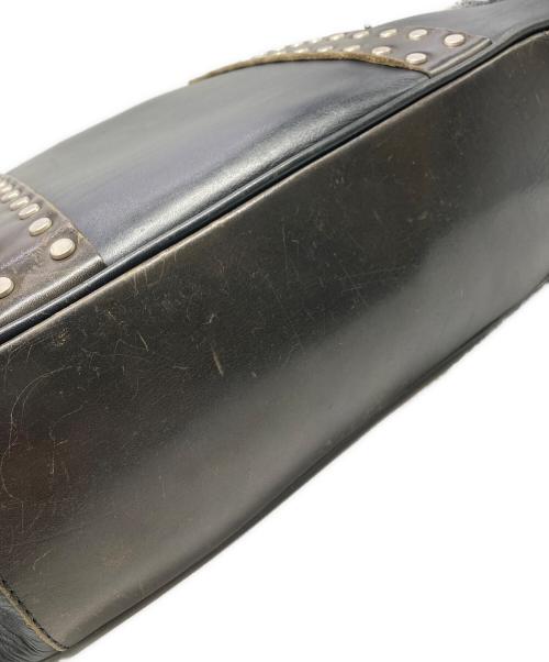 Yohji Yamamoto pour homme（ヨウジヤマモト プールオム）Yohji Yamamoto pour homme (ヨウジヤマモト プールオム) スタッズレザーショルダーバッグ ブラックの古着・服飾アイテム