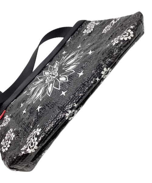 SUPREME（シュプリーム）SUPREME (シュプリーム) バンダナタープ サイドバッグ ブラックの古着・服飾アイテム