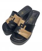 FENDIフェンディ）の古着「ロゴレザーミュール」｜ブラック