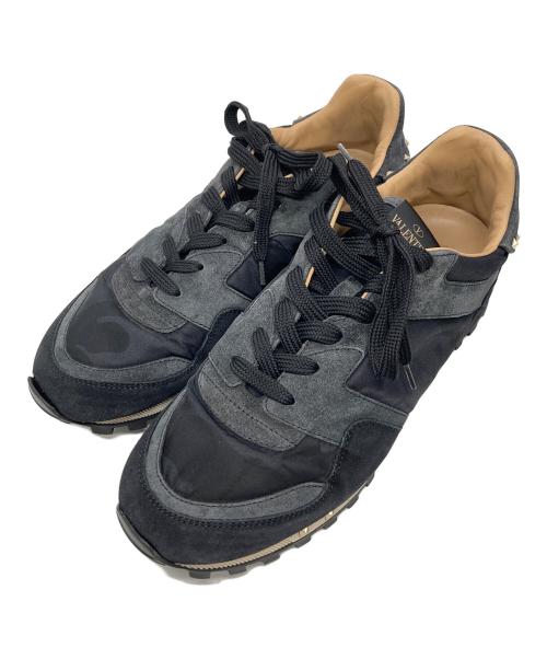 VALENTINO GARAVANI（ヴァレンティノ・ガラヴァーニ）VALENTINO GARAVANI (ヴァレンティノ・ガラヴァーニ) スタッズ迷彩スニーカー ブラック サイズ:42の古着・服飾アイテム