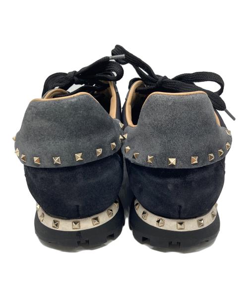 VALENTINO GARAVANI（ヴァレンティノ・ガラヴァーニ）VALENTINO GARAVANI (ヴァレンティノ・ガラヴァーニ) スタッズ迷彩スニーカー ブラック サイズ:42の古着・服飾アイテム