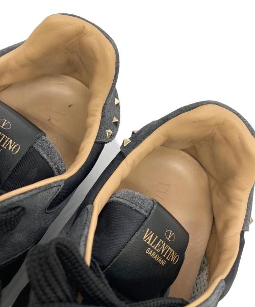 VALENTINO GARAVANI（ヴァレンティノ・ガラヴァーニ）VALENTINO GARAVANI (ヴァレンティノ・ガラヴァーニ) スタッズ迷彩スニーカー ブラック サイズ:42の古着・服飾アイテム
