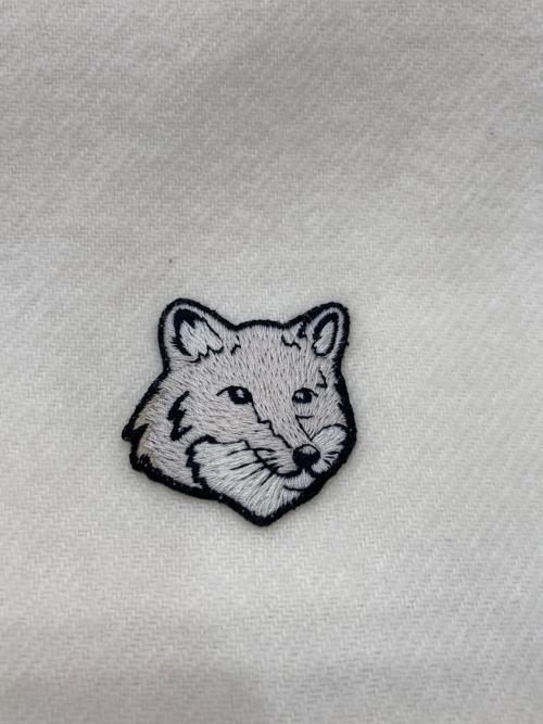 maison kitsune（メゾンキツネ）maison kitsune (メゾンキツネ) ボールドフォックスヘッドスカーフ / BOLD FOX HEAD SCARFの古着・服飾アイテム
