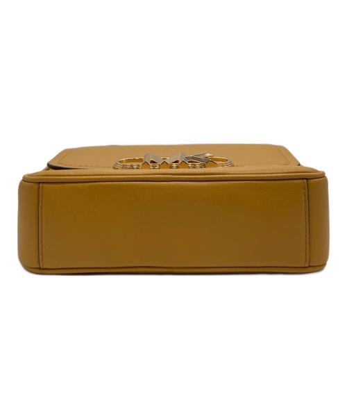 MICHAEL KORS（マイケル・コース）MICHAEL KORS (マイケルコース) PARKER チェーンスワッグ カメラクロスボディ ミディアム イエローの古着・服飾アイテム