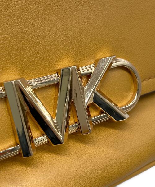 MICHAEL KORS（マイケル・コース）MICHAEL KORS (マイケルコース) PARKER チェーンスワッグ カメラクロスボディ ミディアム イエローの古着・服飾アイテム