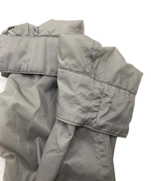 KEEN（キーン）KEEN (キーン) ナイロン パッカブル シャツ グレー サイズ:Ｍ 未使用品の古着・服飾アイテム