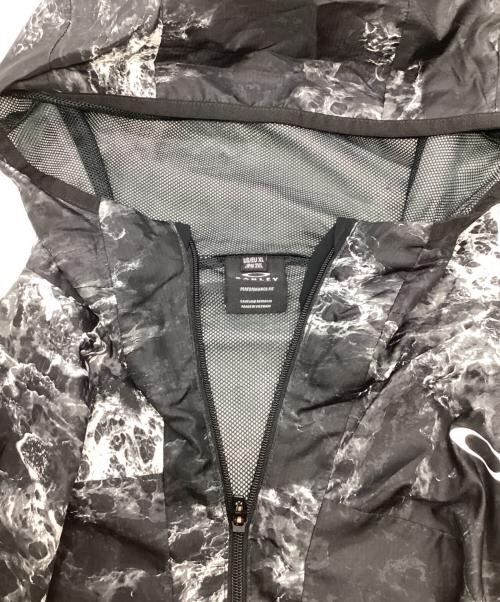 OAKLEY（オークリー）OAKLEY (オークリー) Enhance Wind Mesh Jacket / 総柄ナイロンジャケット ブラック サイズ:XXLの古着・服飾アイテム