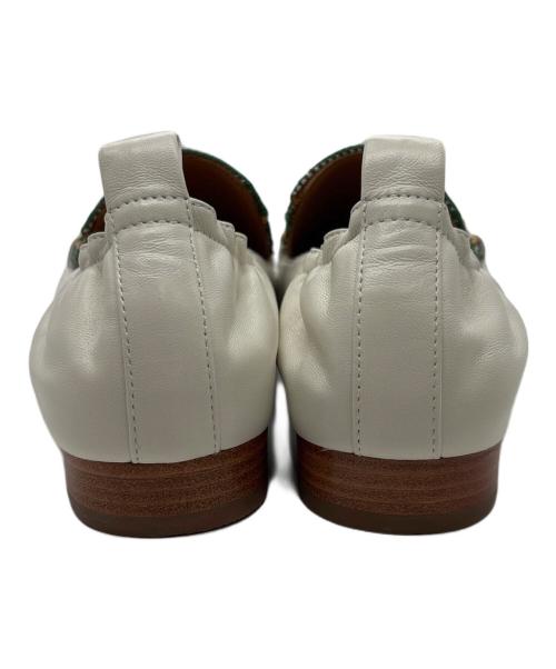 TORY BURCH（トリーバーチ）TORY BURCH (トリーバーチ) ミニベントンチャーム 20mm ローファー ホワイト サイズ:US7の古着・服飾アイテム