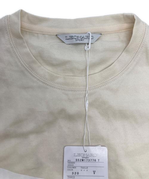 LEONARD SPORT（レオナール スポーツ）LEONARD SPORT (レオナール スポーツ) Tシャツ アイボリー サイズ:Ｖ 未使用品の古着・服飾アイテム
