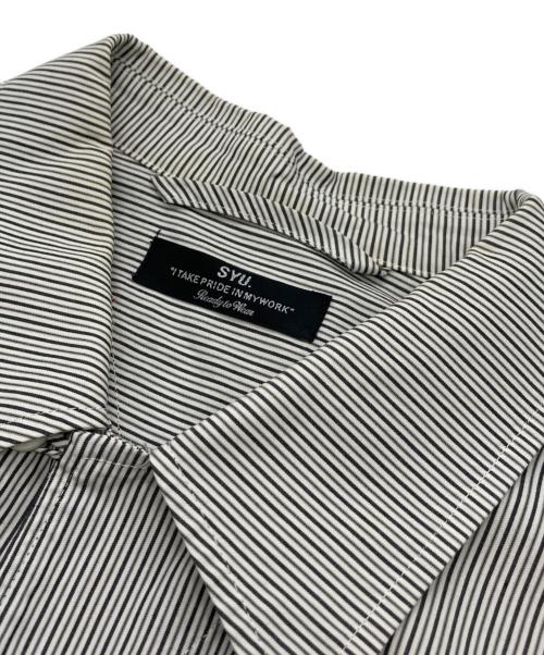 SYU.HOMME/FEMM（シュウオムフェム）SYU.HOMME/FEMM (シュウオムフェム) 袖取り外し可能ストライプシャツ グレー サイズ:1の古着・服飾アイテム