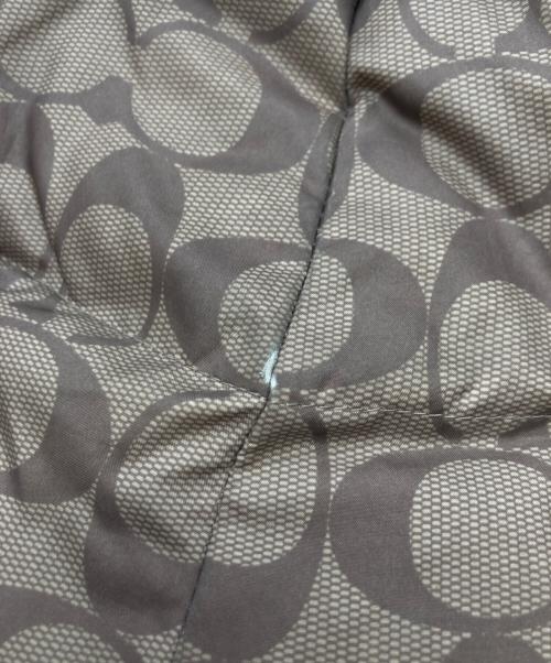 COACH（コーチ）COACH (コーチ) リバーシブル シェルパ シグネチャー ダウン ジャケット ベージュ×ブラック サイズ:なしの古着・服飾アイテム