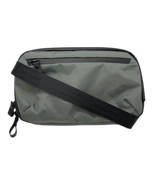 ALPAKA（アルパカ）ALPAKA (アルパカ) エレメンツテックケースマックスショルダーバッグ グレーの古着・服飾アイテム