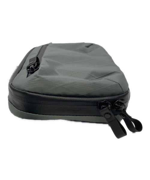 ALPAKA（アルパカ）ALPAKA (アルパカ) エレメンツテックケースマックスショルダーバッグ グレーの古着・服飾アイテム