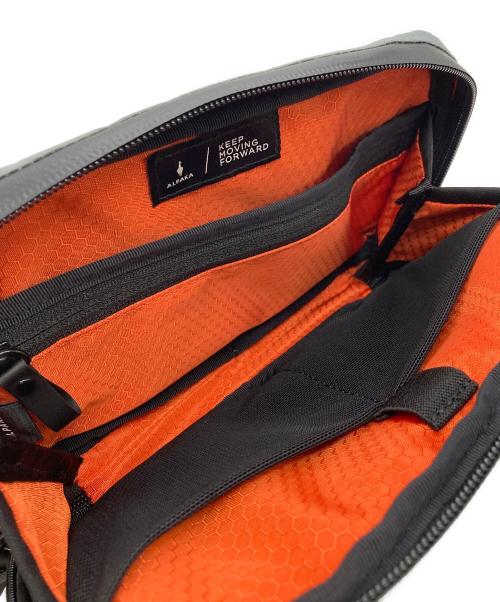 ALPAKA（アルパカ）ALPAKA (アルパカ) エレメンツテックケースマックスショルダーバッグ グレーの古着・服飾アイテム