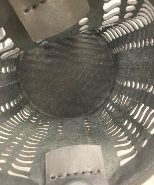 MODERNWEAVING（モダン ウィーヴィング）MODERNWEAVING (モダン ウィーヴィング) カッティングレザーバッグ ブラックの古着・服飾アイテム