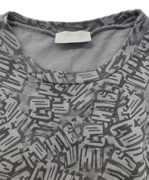 DIOR HOMME（ディオール オム）DIOR HOMME (ディオール オム) 英字総柄プリントTシャツ グレー サイズ:Ｓの古着・服飾アイテム