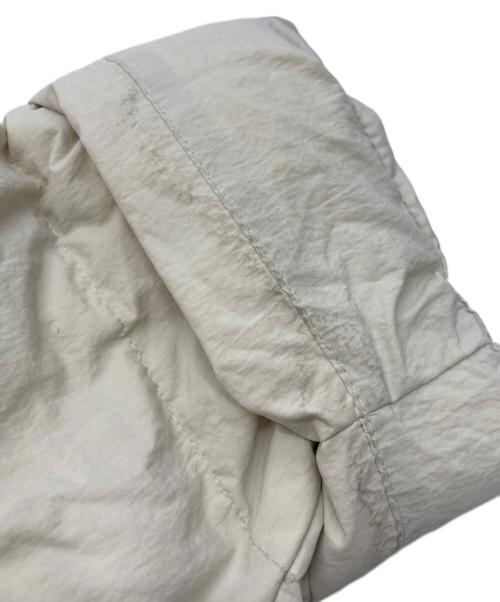 Calvin Klein Jeans（カルバンクラインジーンズ）Calvin Klein Jeans (カルバンクラインジーンズ) バッジオーバーサイズ ダウンジャケット アイボリー サイズ:Lの古着・服飾アイテム