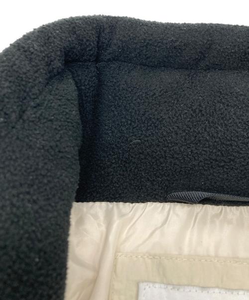 Calvin Klein Jeans（カルバンクラインジーンズ）Calvin Klein Jeans (カルバンクラインジーンズ) バッジオーバーサイズ ダウンジャケット アイボリー サイズ:Lの古着・服飾アイテム