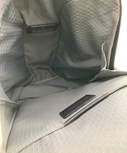 TUMI（トゥミ）TUMI (トゥミ) ナイトスリングバッグ ブラックの古着・服飾アイテム