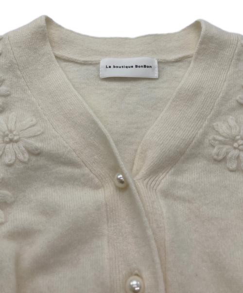 La boutique BonBon（ラブティックボンボン）La boutique BonBon (ラブティックボンボン) お花刺繍クロップドカーディガン アイボリー サイズ:FREEの古着・服飾アイテム