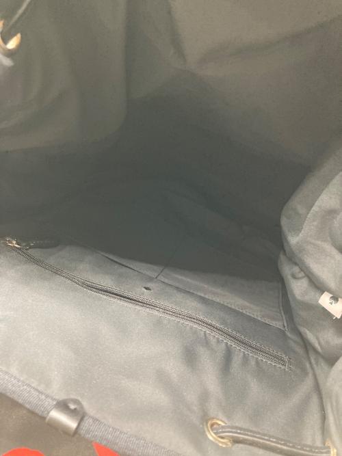 Kate Spade（ケイトスペード）Kate Spade (ケイトスペード) リップバックパック ブラック×レッドの古着・服飾アイテム