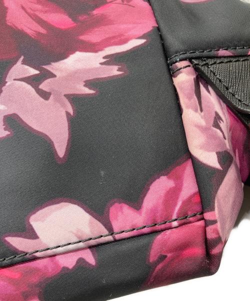 Kate Spade（ケイトスペード）Kate Spade (ケイトスペード) フラワープリントバックパック ブラック×ピンクの古着・服飾アイテム