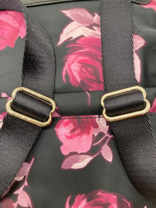 Kate Spade（ケイトスペード）Kate Spade (ケイトスペード) フラワープリントバックパック ブラック×ピンクの古着・服飾アイテム