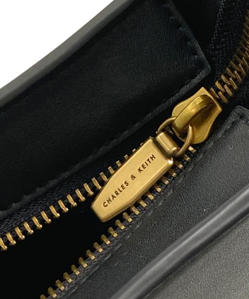 CHARLES & KEITH（チャールズアンドキース）CHARLES & KEITH (チャールズ＆キース) アシメトリック ショルダーバッグ ブラックの古着・服飾アイテム