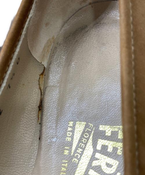 Salvatore Ferragamo（サルヴァトーレ フェラガモ）Salvatore Ferragamo (サルヴァトーレ フェラガモ) スウェード ガンチーニビットローファー ブラウン サイズ:7 1/2 Dの古着・服飾アイテム