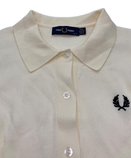 FRED PERRY（フレッドペリー）FRED PERRY (フレッドペリー) jeans factory (ジーンズファクトリー) 別注 ワンポイントロゴ刺繍 リブニットポロシャツ アイボリー サイズ:UK10の古着・服飾アイテム