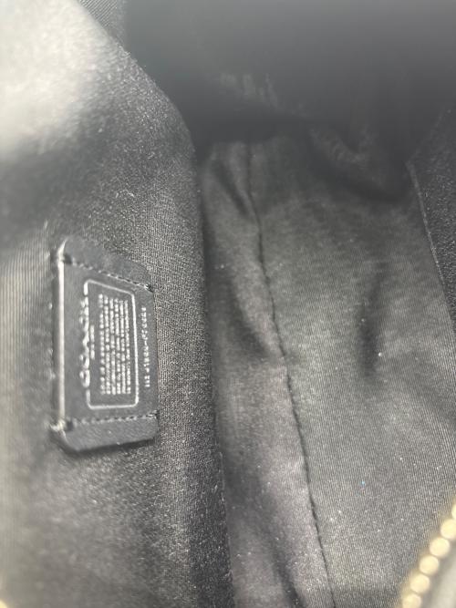 COACH（コーチ）COACH (コーチ) クロスボディ ショルダーバッグ ブラックの古着・服飾アイテム