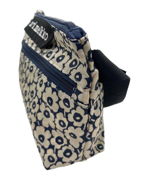 marimekko（マリメッコ）marimekko (マリメッコ) ニート クロスボディ ウニッコ ホワイト×ネイビーの古着・服飾アイテム