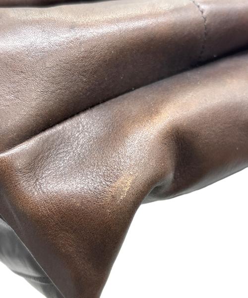 IL BISONTE（イル ビゾンテ）IL BISONTE (イル ビゾンテ) ロゴ型押しレザーショルダーバッグ ブラウンの古着・服飾アイテム