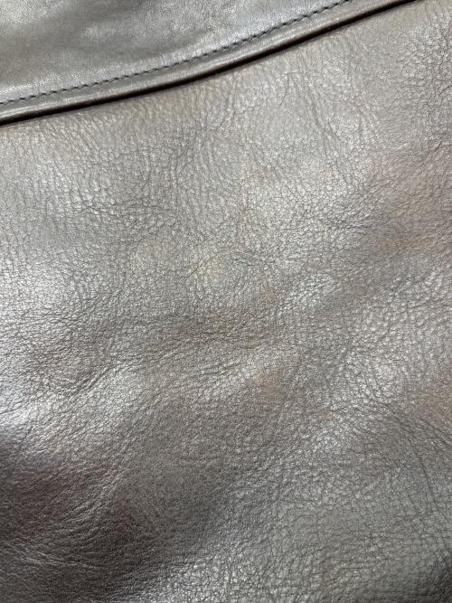 IL BISONTE（イル ビゾンテ）IL BISONTE (イル ビゾンテ) ロゴ型押しレザーショルダーバッグ ブラウンの古着・服飾アイテム