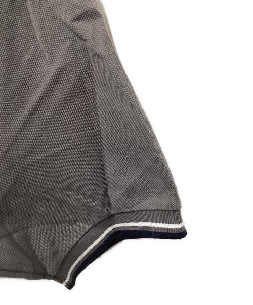 PRADA（プラダ）PRADA (プラダ) ラバーロゴポロシャツ グレー サイズ:XLの古着・服飾アイテム