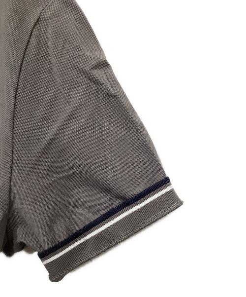 PRADA（プラダ）PRADA (プラダ) ラバーロゴポロシャツ グレー サイズ:XLの古着・服飾アイテム