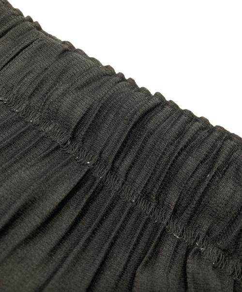 HOMME PLISSE ISSEY MIYAKE（オム プリッセ イッセイ ミヤケ）HOMME PLISSE ISSEY MIYAKE (オム プリッセ イッセイ ミヤケ) マンスリーカラー プリーツ ジョガー パンツ ブラック サイズ:2の古着・服飾アイテム