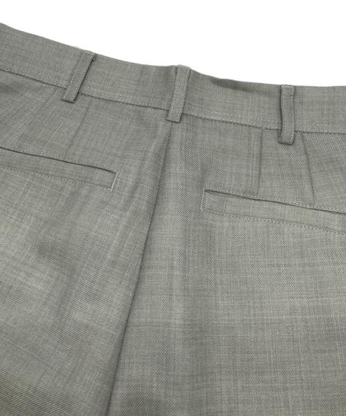 BALLSEY（ボールジィ）BALLSEY (ボールジィ) ライトカルゼ センタープレスストレートパンツ グレー サイズ:32 未使用品の古着・服飾アイテム