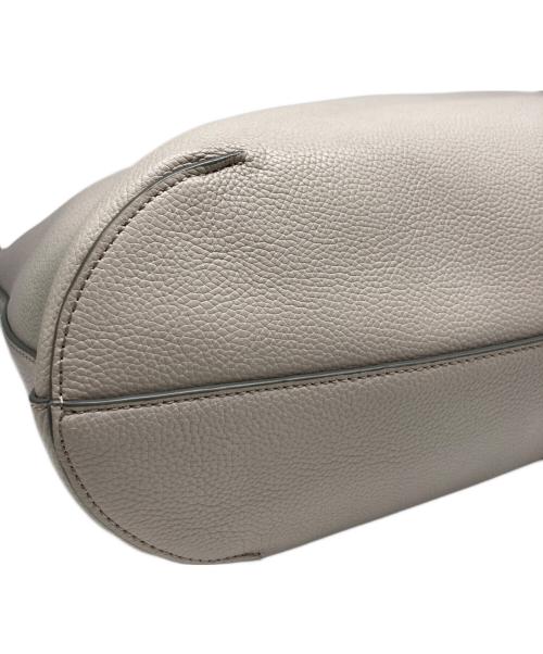 J&M DAVIDSON（ジェイ＆エム デヴィッドソン）J&M DAVIDSON (ジェイ＆エム デヴィッドソン) ダーツ EW トート ベージュ/WARM-TAUPEの古着・服飾アイテム