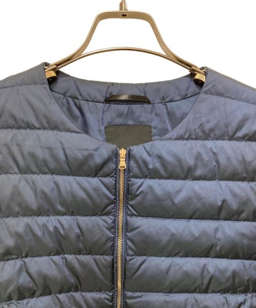 TATRAS（タトラス）TATRAS (タトラス) Demi-Luxe Beams (デミルクス ビームス) 別注 アカッチャ ノーカラーダウンジャケット ネイビー サイズ:3の古着・服飾アイテム